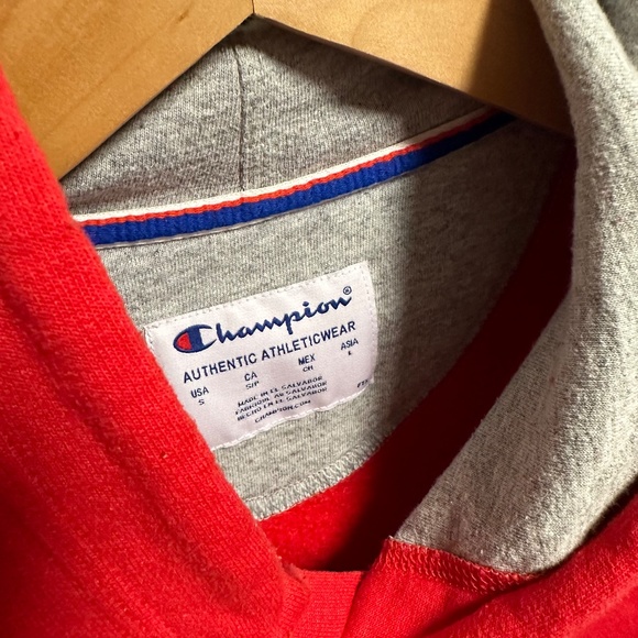 Champion: Men's Athletic Hoodie with Pockets - Picture 4 of 4
